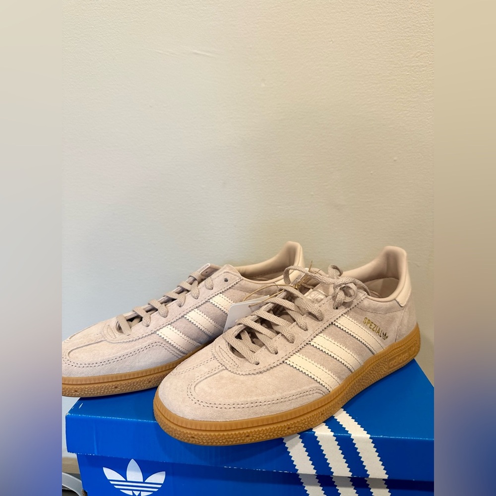 Brand New!! Women’s Adidas handball Spezial